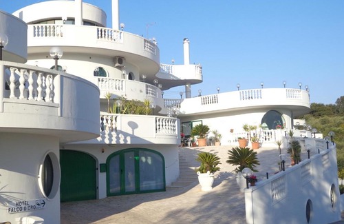 Cisternino Hotel | Hotel Falco D'oro