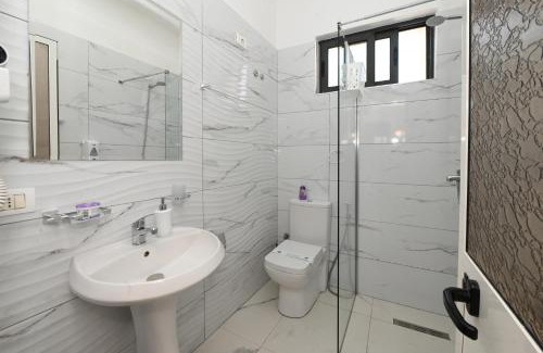 Shkembi i Kavajes Hotel | Hotel Fama