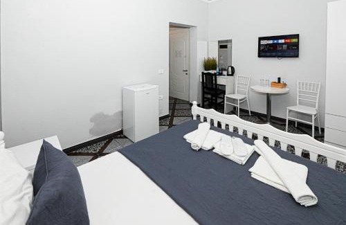 Shkembi i Kavajes Hotel | Hotel Fama