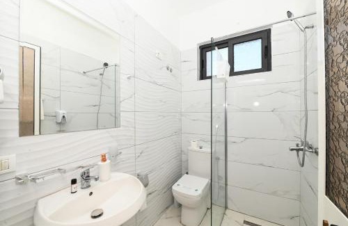 Shkembi i Kavajes Hotel | Hotel Fama