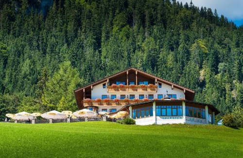 Ramsau bei Berchtesgaden Hotel | Hotel-Gasthof Nutzkaser