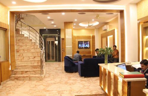 Paharganj Hotel | Hotel Golden Oasis - 5 Minute Walk from New Delhi Railway Station