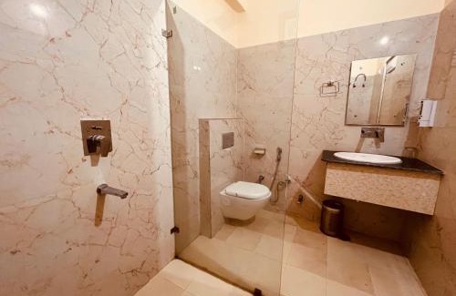 Katni Hotel | Hotel Golden Temple View by la Casa with Swimming Pool