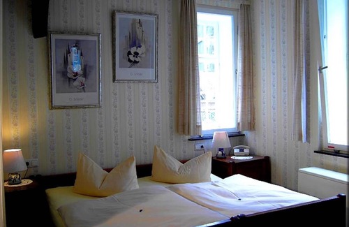 Monschau Hotel | Hotel Graf Rolshausen - Double Room Shower / WC