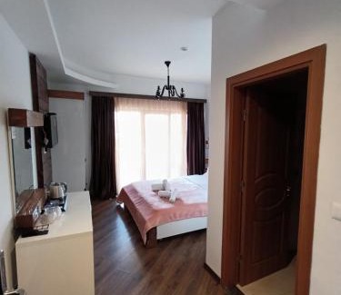 Mejë Hotel | Hotel Happy