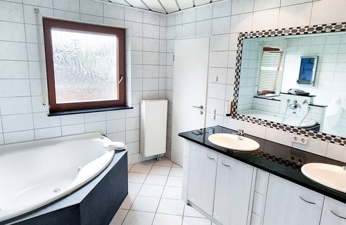 Waggershausen Hotel | Hotel Hellers Twenty Four 2