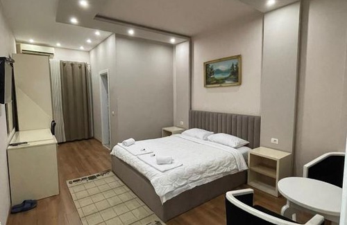 Koplik Hotel | Hotel Holiday
