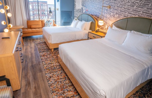 Columbus Hotel | Hotel Indigo Columbus at Riverfront Place by IHG
