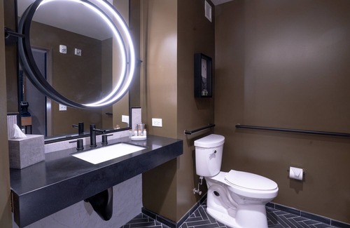 Columbus Hotel | Hotel Indigo Columbus at Riverfront Place by IHG
