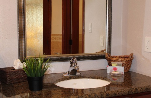 Mission Valley West Hotel | Hotel Iris - San Diego