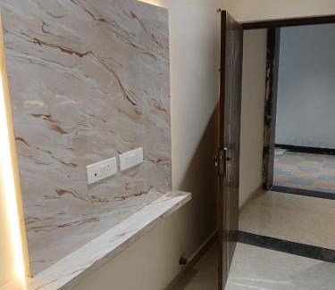 Mathura Hotel | Hotel Jaipur In, Jatipura Parikrama Marg Near Mukharvind Temple