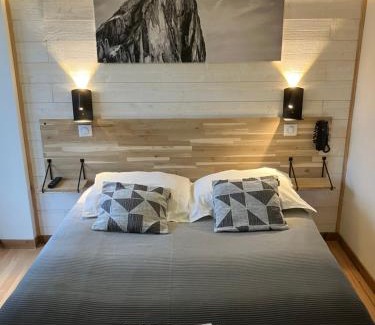 Saint-Gervais-les-Bains Hotel | Hotel La Chaumière Garage Moto gratuit Hôtel à 100 m du télécabine