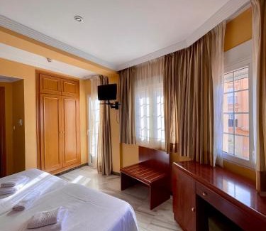 Cenes de la Vega Hotel | HOTEL LA FONDA DE DON GONZALO