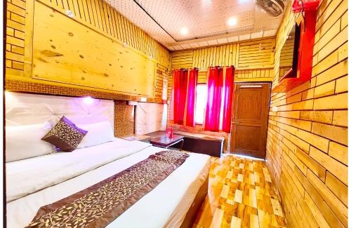 Mallital Hotel | Hotel Lake Naini View - Restaurant &Free Wifi Available - Luxury Collection of Hotels with Spacious Room - Best Lake View Hotel In Nainital