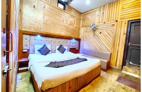 Mallital Hotel | Hotel Lake Naini View - Restaurant &Free Wifi Available - Luxury Collection of Hotels with Spacious Room - Best Lake View Hotel In Nainital