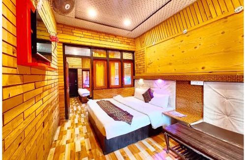 Mallital Hotel | Hotel Lake Naini View - Restaurant &Free Wifi Available - Luxury Collection of Hotels with Spacious Room - Best Lake View Hotel In Nainital