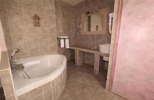 Martigues Hotel | Hotel Le 5