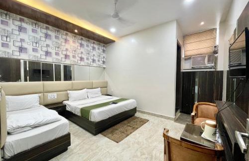Haridwar Hotel | HOTEL LE GRACE ! HARIDWAR होटल ले ग्रेस, ஹோட்டல் லீ கிரேஸ் fully-Air-Conditioned-hotel, lift-wifi-and-Parking-availability near Ganga Ghaat and Mansa Devi Temple