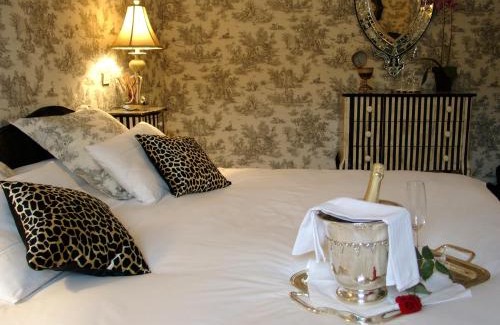 Saint-Laurent-des-Arbres Hotel | Hotel Le Saint Laurent