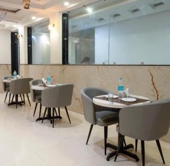 Mahipalpur Extension Hotel | Hotel Lemon wood kalakoti