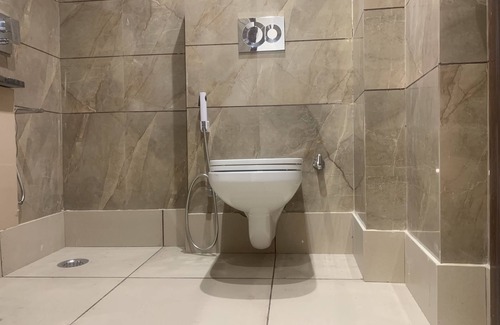 Pitampura Hotel | Hotel Leo Saffron