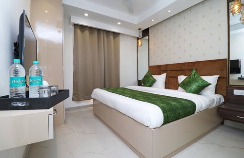 Pitampura Hotel | Hotel Leo Saffron