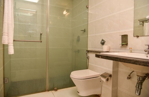 Pitampura Hotel | Hotel Leo Saffron