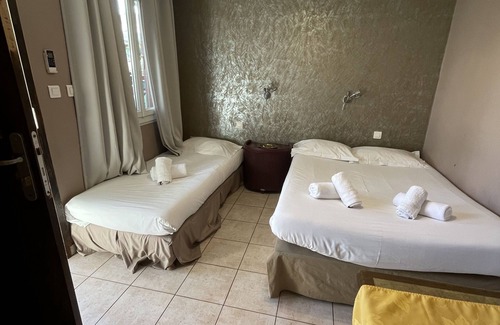 10th Arrondissement Hotel | Hotel Les Cigalons