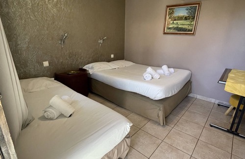 10th Arrondissement Hotel | Hotel Les Cigalons