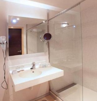 Collblanc y La Torrassa Hotel | Hotel Madanis