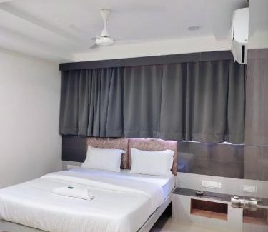Sarkhej Hotel | HOTEL MAX VILLA