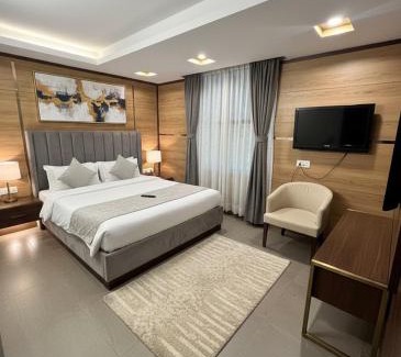 Paharganj Hotel | Hotel Metro Plaza Near New Delhi Railway Station and RK Ashram Metro Station