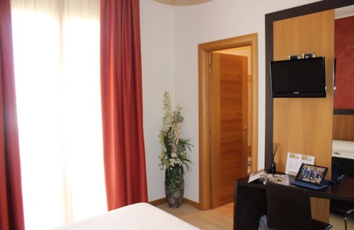 Cutrofiano Hotel | Hotel Naitendi