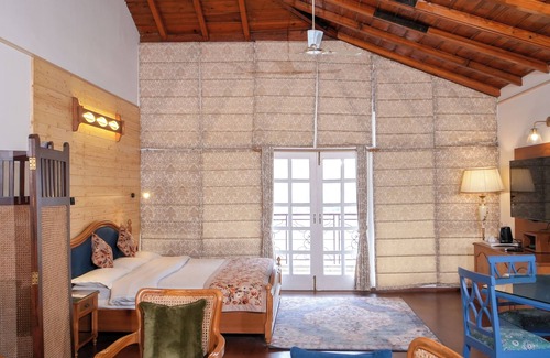 Bhimtal Bed & Breakfast | Hotel Neelesh Inn - A Luxury Lake View Hotel (20 kms from Nainital)