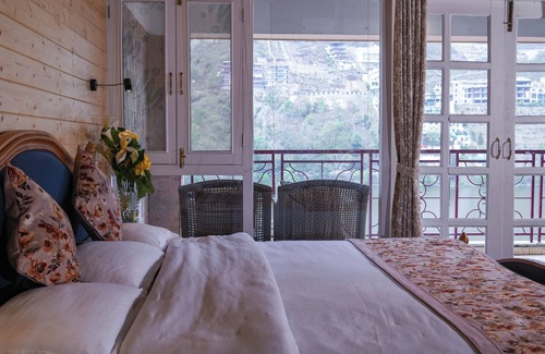 Bhimtal Bed & Breakfast | Hotel Neelesh Inn - A Luxury Lake View Hotel (20 kms from Nainital)