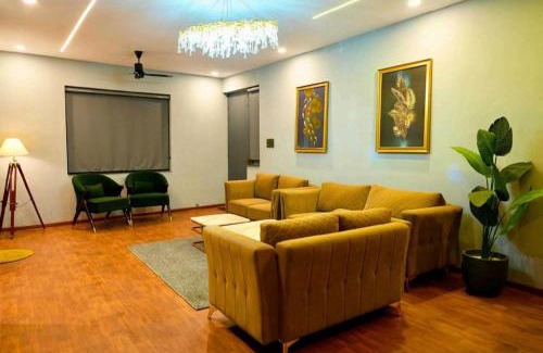 Gadarwara Hotel | Hotel New City Lite Near IGI Airport Delhi