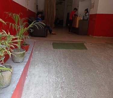 New Delhi Hotel | Hotel O KL khari Near Ashoka Park Mein Metro