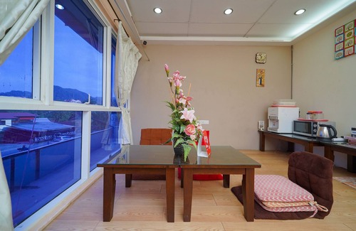 Kampung Cantik Hotel | Hotel O V Stay Guesthouse