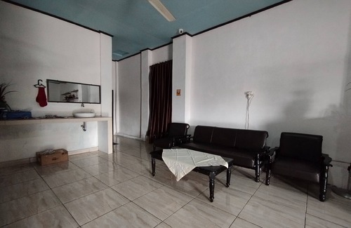 Palangkaraya Hotel | Hotel O Wisma Pundu Syariah Near Kantor Camat Kota Besi