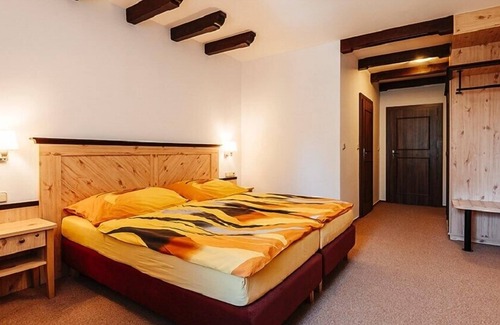 Dlouhy Most Hotel | Hotel Obří Sud