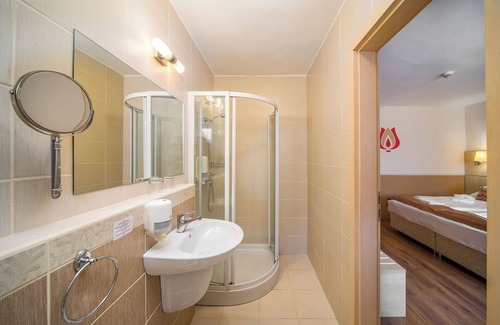 Buk Hotel | Hotel Piroska