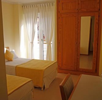 San Vicente de la Barquera Hotel | Hotel Playa de Merón