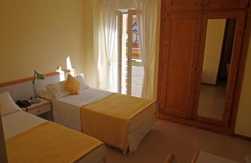 San Vicente de la Barquera Hotel | Hotel Playa de Merón