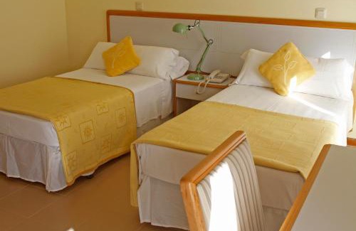 San Vicente de la Barquera Hotel | Hotel Playa de Merón