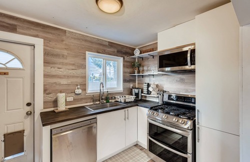 Lakewood House | Hotel Quality Stay in the Heart of Lakewood