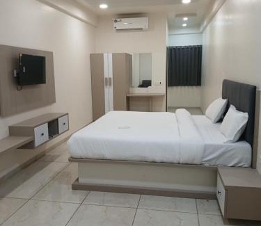 Palsana Hotel | Hotel Radhe Palace