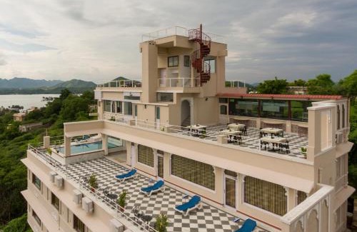Lake Swaroop Sagar Hotel | Hotel Raj Kuber