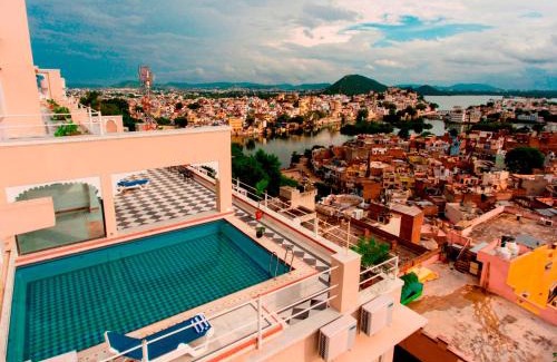 Lake Swaroop Sagar Hotel | Hotel Raj Kuber