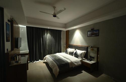 Lansdowne Hotel | Hotel Ravine Palace