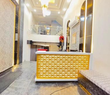 Paharganj Hotel | Hotel Red Stone Inn Walkable from New Delhi Railway Station